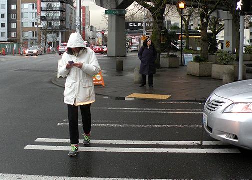 crossing the street_01
