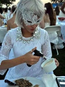 wearing white and dressing elegantly_03