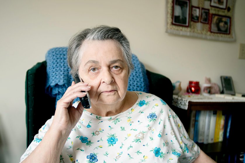 senior on phone_02.jpg