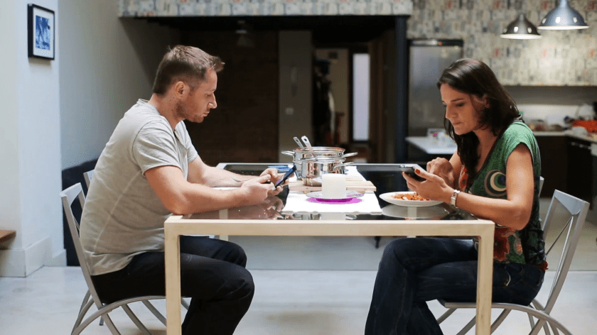 eating with phones.png