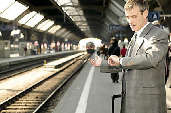 waiting for a train_03