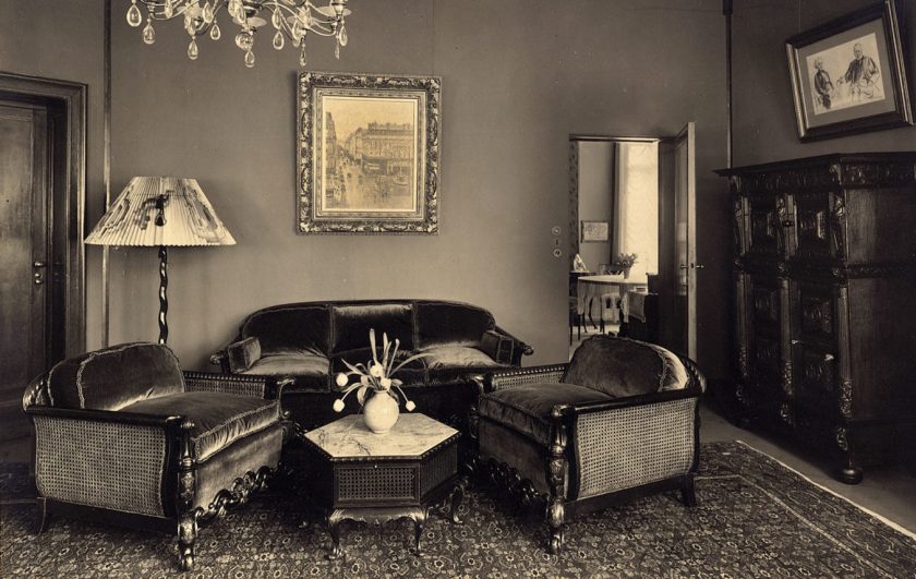 com-nazi-Lillys-Parlor-photo-1355x858