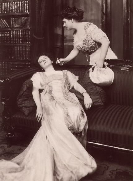 fainting-woman cropped