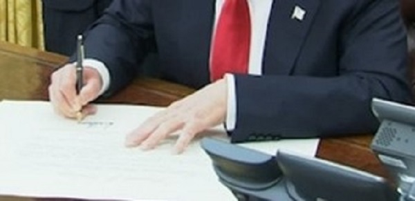 exec order signing_01cropped